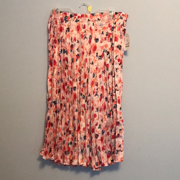 Time and Tru Dresses & Skirts - NWT Mid length skirt